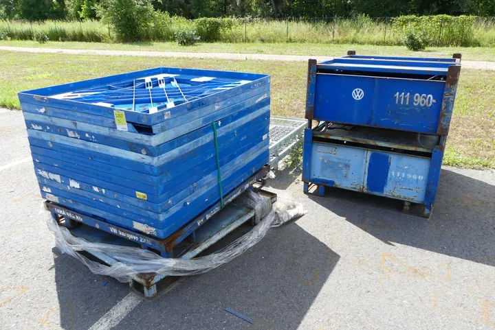 Konvolut VW-Ladungsträger, Gitterboxen, Stapelpaletten